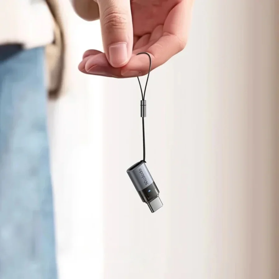 شواحن حائط McDodo — MCDODO OT-7610 Lightning to USB-C 60W Charging Adapter with Indicator Lights and Lanyard